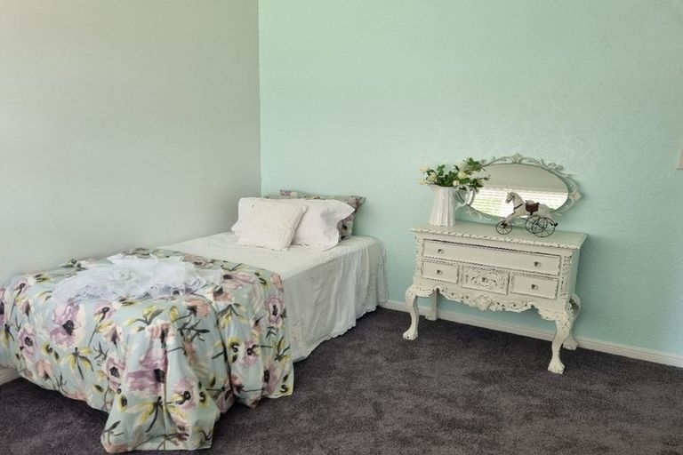 Photo of property in 43 York Street, Levin, 5510