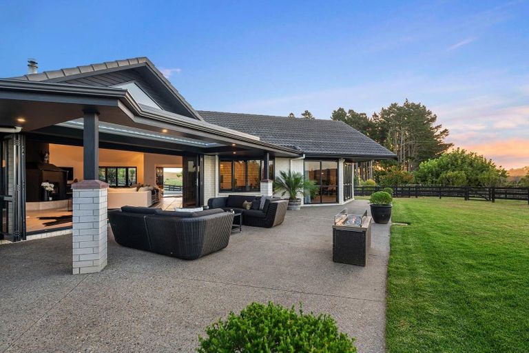 Photo of property in 903 Old North Road, Waimauku, 0882