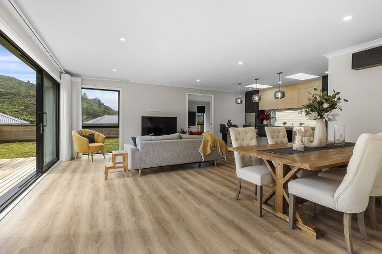 Photo of property in 9 Porokaiwhiri Street, Crofton Downs, Wellington, 6035