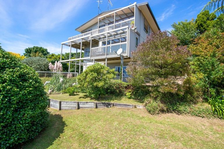 Photo of property in 10 Naera Place, Kawaha Point, Rotorua, 3010