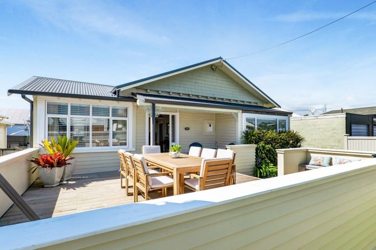 Photo of property in 23 Belt Road, Moturoa, New Plymouth, 4310