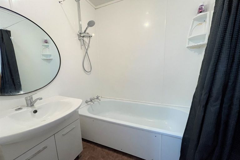 Photo of property in 3 Norman Spencer Drive, Papatoetoe, Auckland, 2104