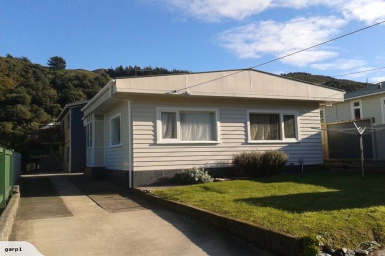 Photo of property in 23a Happy Valley Road, Owhiro Bay, Wellington, 6023