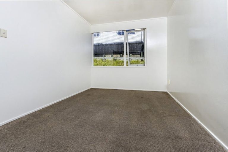 Photo of property in 1/91 Verran Road, Birkenhead, Auckland, 0626