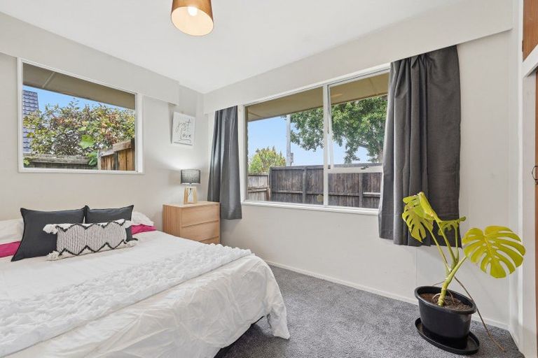 Photo of property in 1/106 Lake Terrace Road, Burwood, Christchurch, 8061
