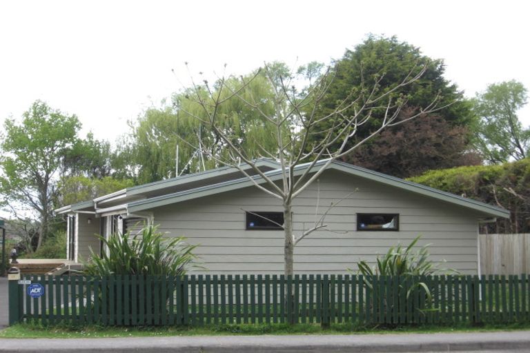 Photo of property in 17 Lee Road, Hannahs Bay, Rotorua, 3010