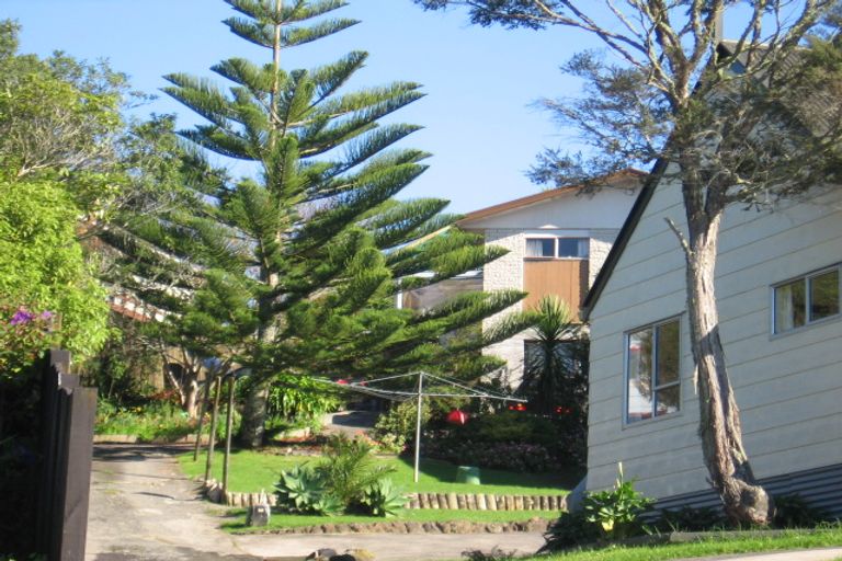 Photo of property in 1/13 Wirihana Road, Titirangi, Auckland, 0604