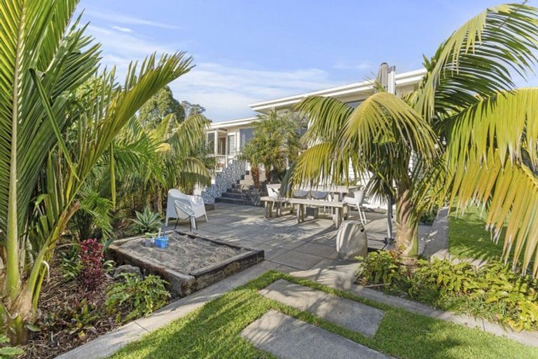 Photo of property in 37 Mcfarlane Street, Oakura, 4314