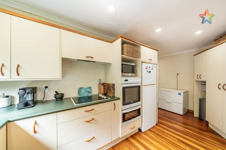 Photo of property in 21 Kennedy Grove, Stokes Valley, Lower Hutt, 5019