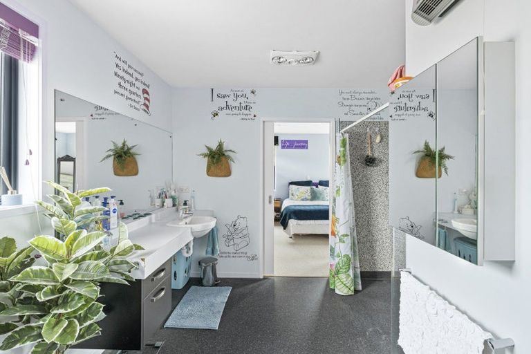 Photo of property in 184 Tukapa Street, Westown, New Plymouth, 4310