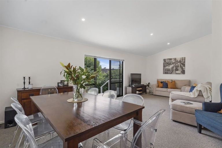 Photo of property in 2/8 Wattle Street, New Lynn, Auckland, 0600