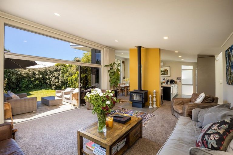 Photo of property in 59 Waiwaka Terrace, Strandon, New Plymouth, 4312