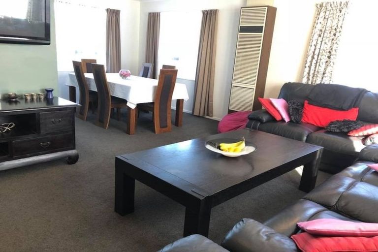 Photo of property in 35 Woolwich Close, Whitby, Porirua, 5024