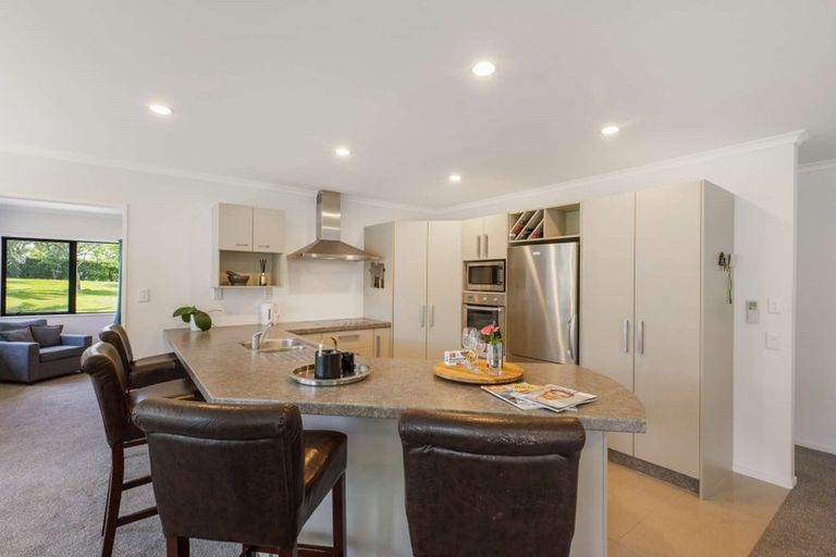 Photo of property in 10 Gleaming Place, Waiuku, 2123