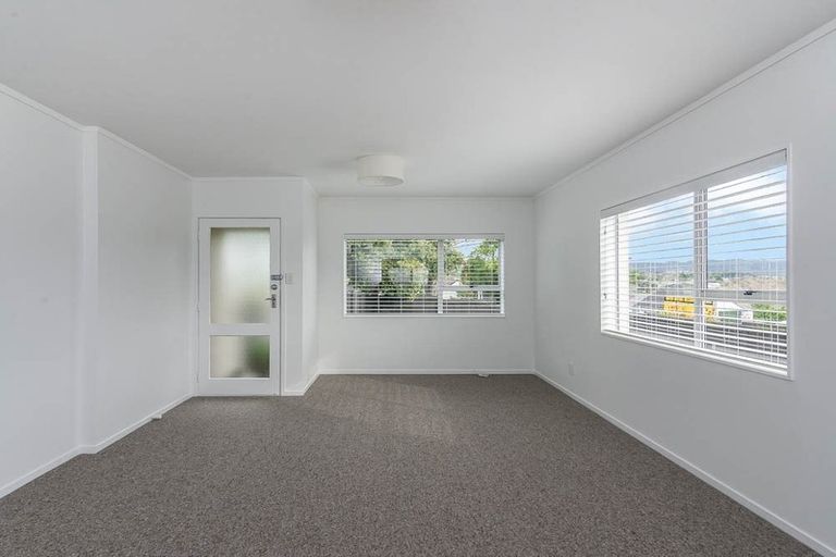 Photo of property in 1/81 West Coast Road, Glen Eden, Auckland, 0602