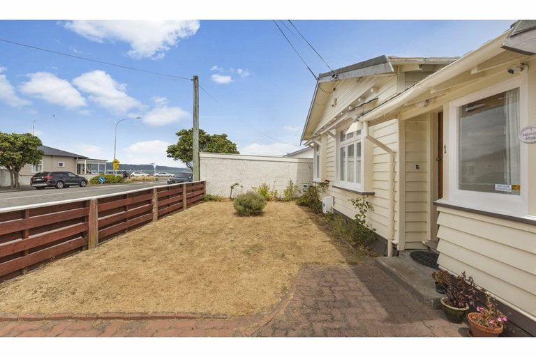 Photo of property in 1 Collins Street, Petone, Lower Hutt, 5012