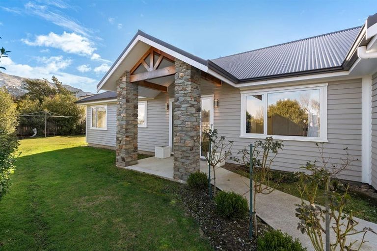Photo of property in 22 Charles Court, Lake Hawea, Wanaka, 9382