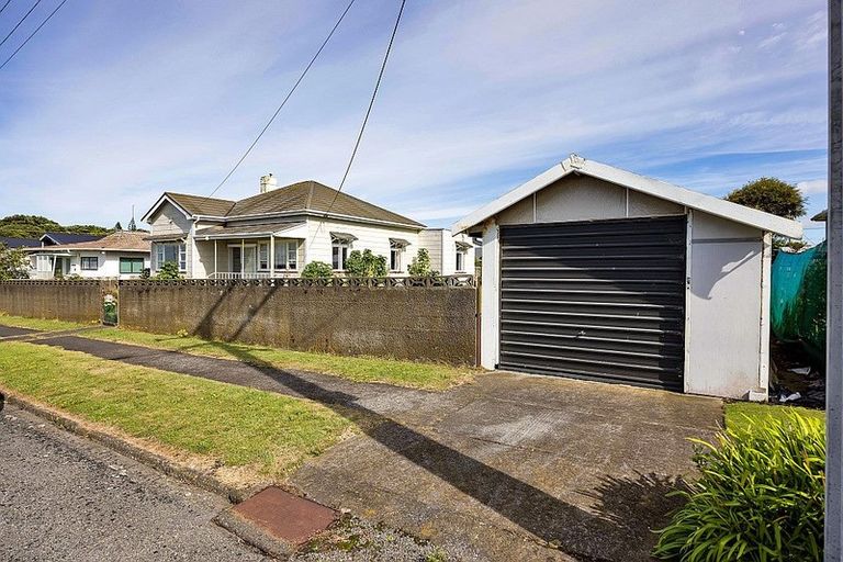 Photo of property in 6 Lincoln Street, Patea, 4520