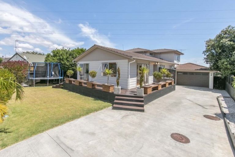 Photo of property in 40 Challen Close, Conifer Grove, Takanini, 2112