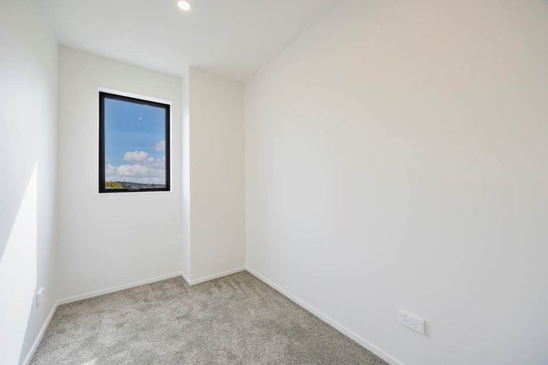 Photo of property in 3/17 Kingdale Road, Henderson, Auckland, 0610