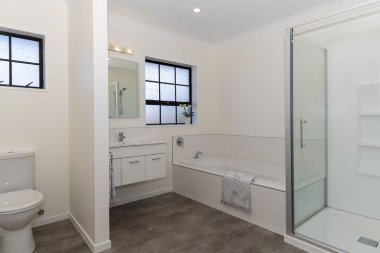 Photo of property in 64 Links View Drive, Omokoroa, 3114