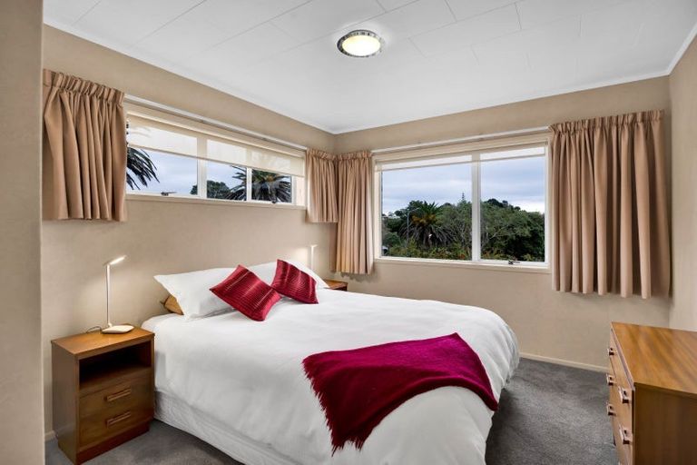 Photo of property in 17 Nevada Drive, Merrilands, New Plymouth, 4312