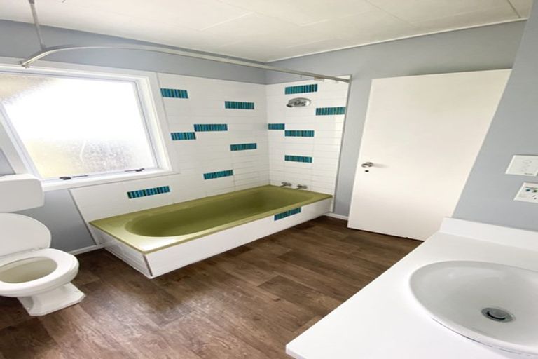 Photo of property in 15 Harewood Road, Oxford, 7430