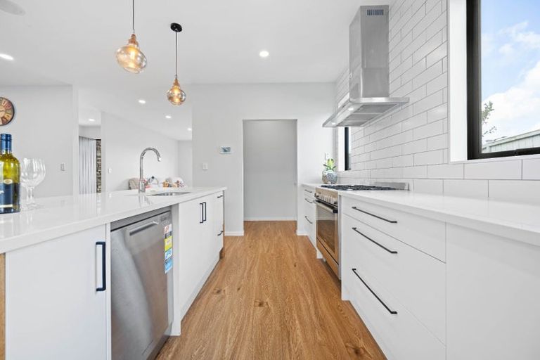 Photo of property in 2 Gemscott Crescent, Huapai, Kumeu, 0810