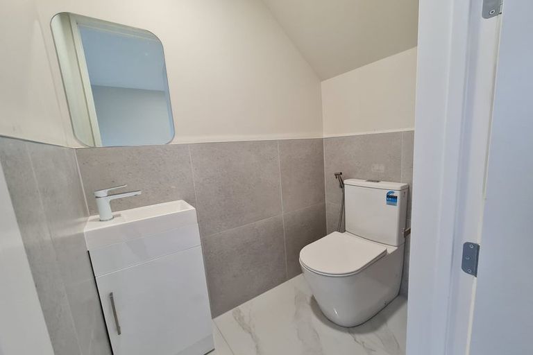 Photo of property in 5/532 Glenfield Road, Glenfield, Auckland, 0629