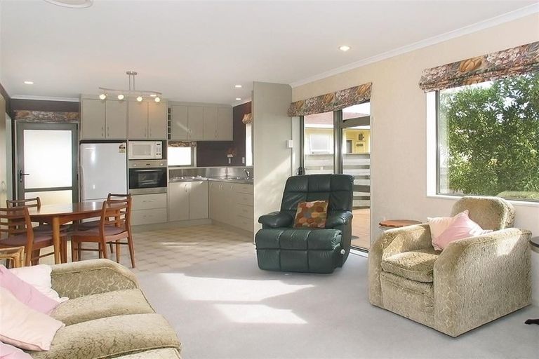 Photo of property in 46a Baylands Drive, Newlands, Wellington, 6037