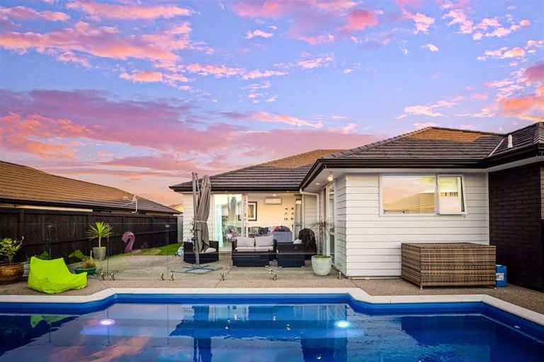 Photo of property in 20 Eric Farley Drive, Kumeu, 0810