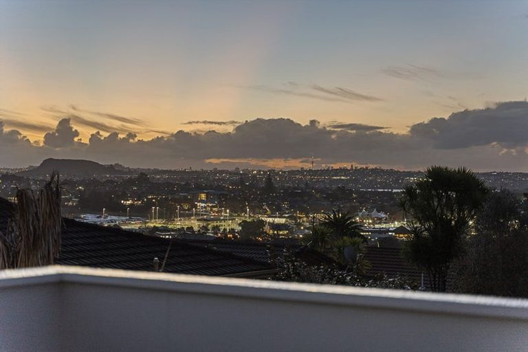 Photo of property in 61b Highland Park Drive, Highland Park, Auckland, 2010