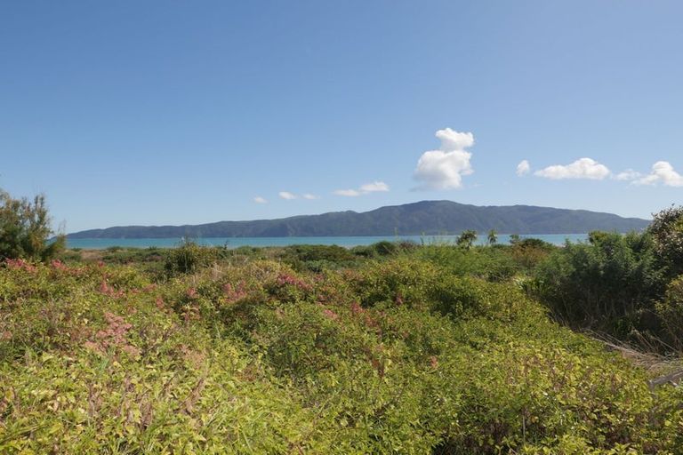 Photo of property in 77 Manly Street, Paraparaumu Beach, Paraparaumu, 5032