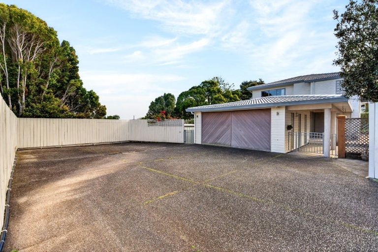 Photo of property in 2/51 Merani Street, Belmont, Auckland, 0622