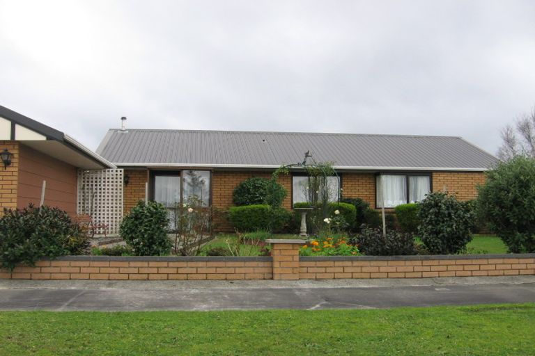 Photo of property in 25 Colonial Place, Kelvin Grove, Palmerston North, 4414