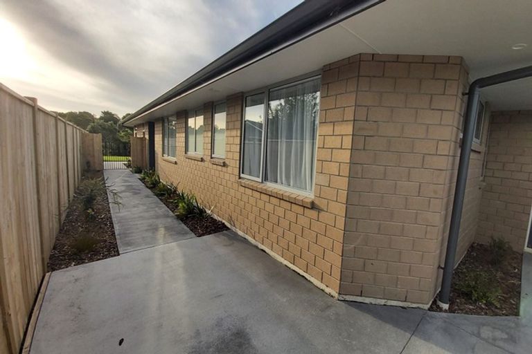 Photo of property in 6a Queens Road, Glen Avon, New Plymouth, 4312