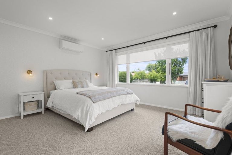 Photo of property in 11 Athlone Place, Hokowhitu, Palmerston North, 4410