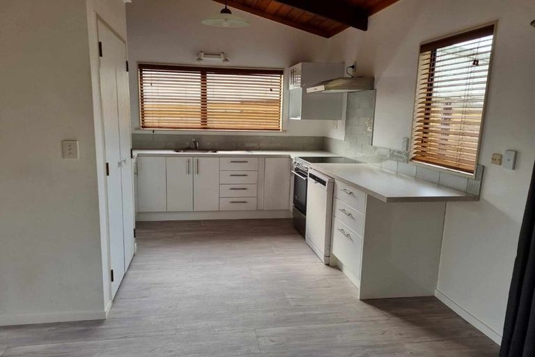 Photo of property in 17 Lee Road, Hannahs Bay, Rotorua, 3010