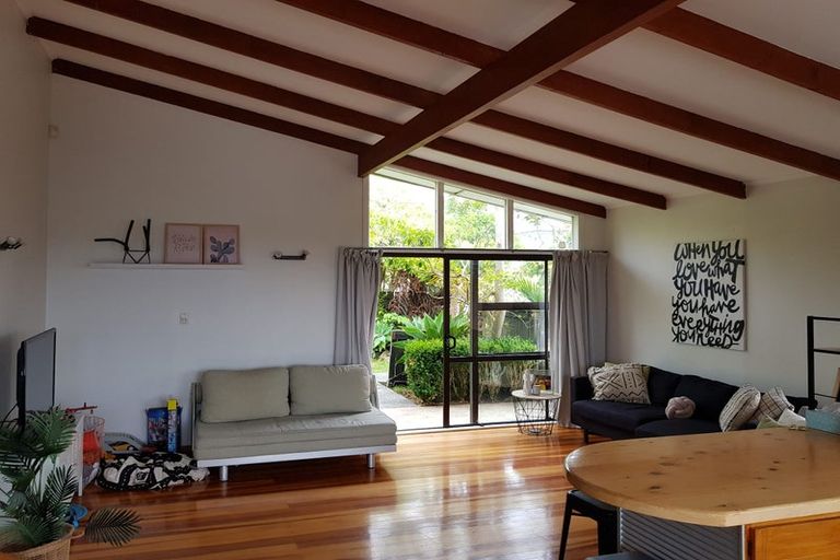 Photo of property in 251 Glengarry Road, Glen Eden, Auckland, 0602
