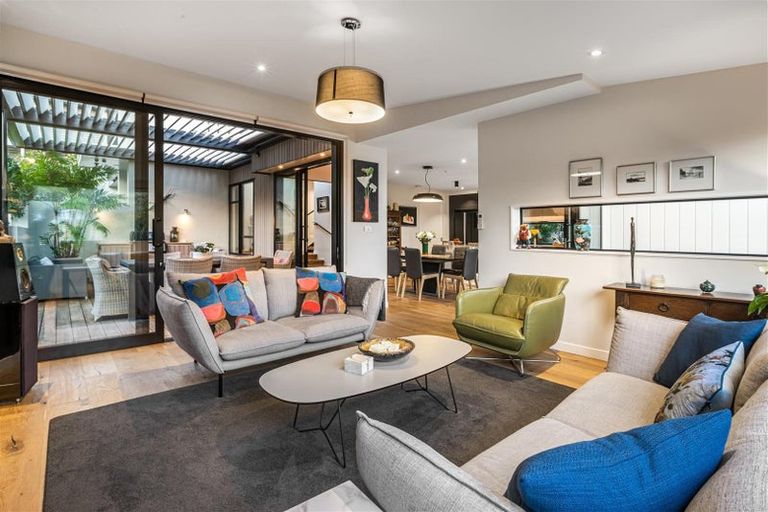 Photo of property in 2a Peter Terrace, Castor Bay, Auckland, 0620