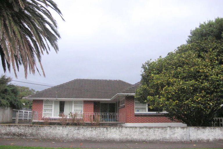 Photo of property in 9 Saulbrey Grove, Woburn, Lower Hutt, 5010