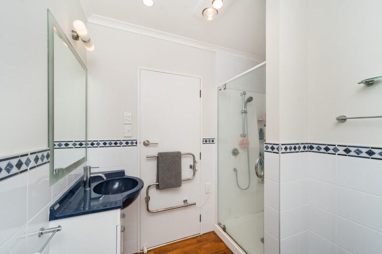 Photo of property in 6 Patea Place, Terrace End, Palmerston North, 4410