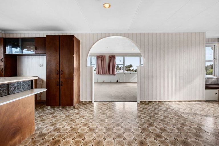 Photo of property in 18 Leon Place, Waitara, 4320