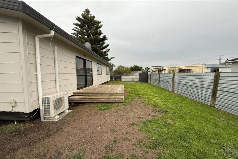 Photo of property in 35 Carson Street, Castlecliff, Whanganui, 4501