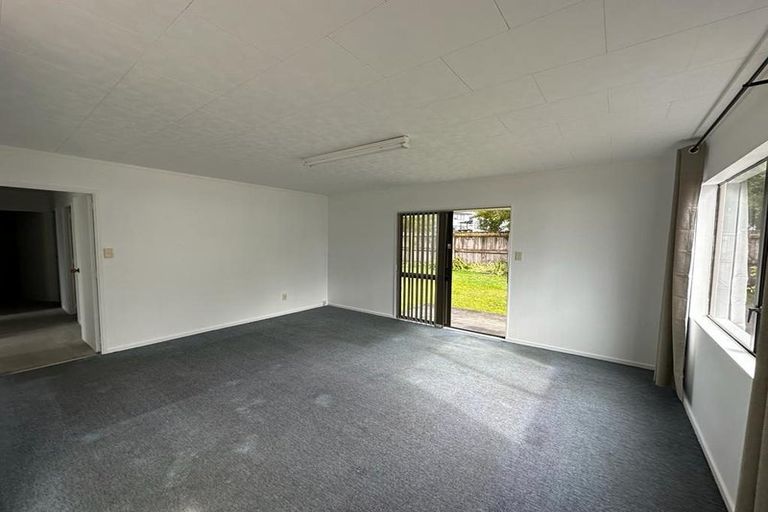 Photo of property in 14 Riserra Drive, Ranui, Auckland, 0612