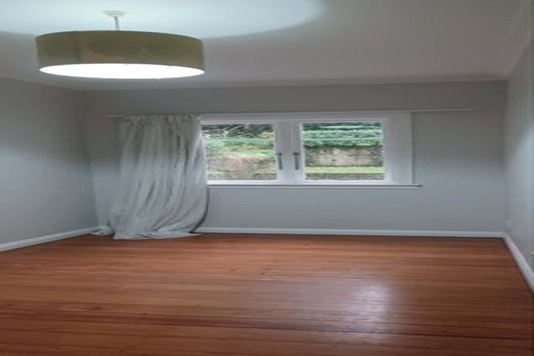 Photo of property in 11 Paisley Terrace, Karori, Wellington, 6012