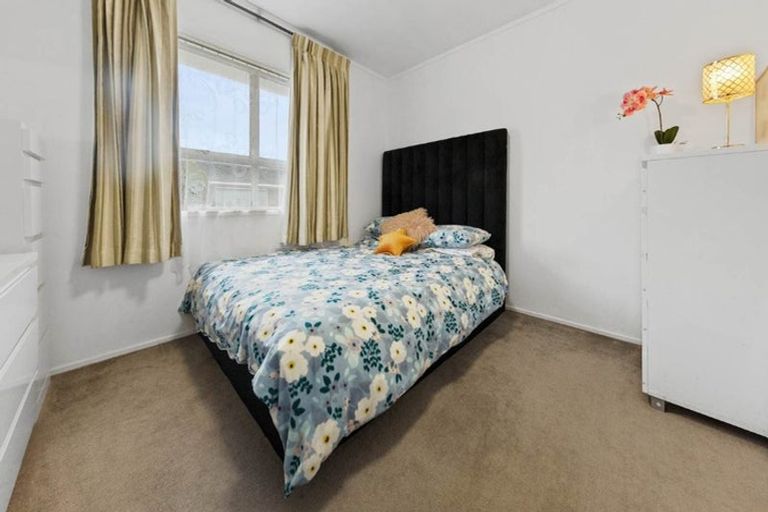 Photo of property in 1/10 Ballater Place, Highland Park, Auckland, 2010
