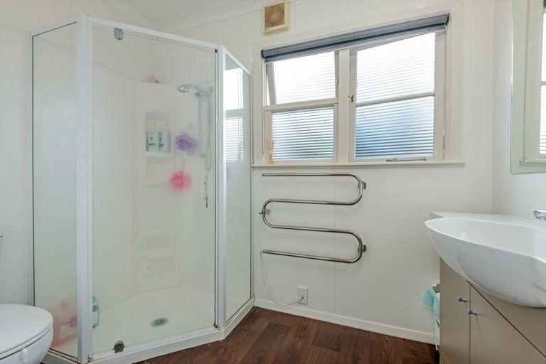 Photo of property in 1 Weber Place, Roslyn, Palmerston North, 4414