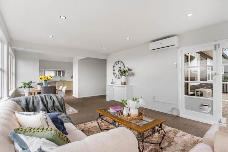 Photo of property in 559 Glenfield Road, Glenfield, Auckland, 0629