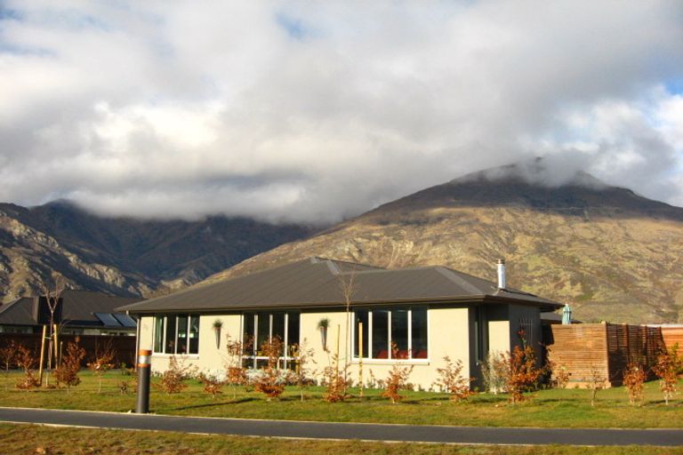 Photo of property in 28 Erskine Street, Lake Hayes, Queenstown, 9304